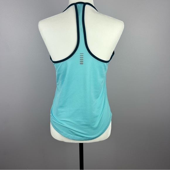Under Armour Women’s Heat Gear Fitted Racerback  Light Blue Tank Top Size Small - Picture 4 of 6